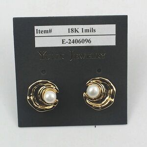 High Quality Brass metal, real 18k gold plate,
100% natural fresh pearl Earrings